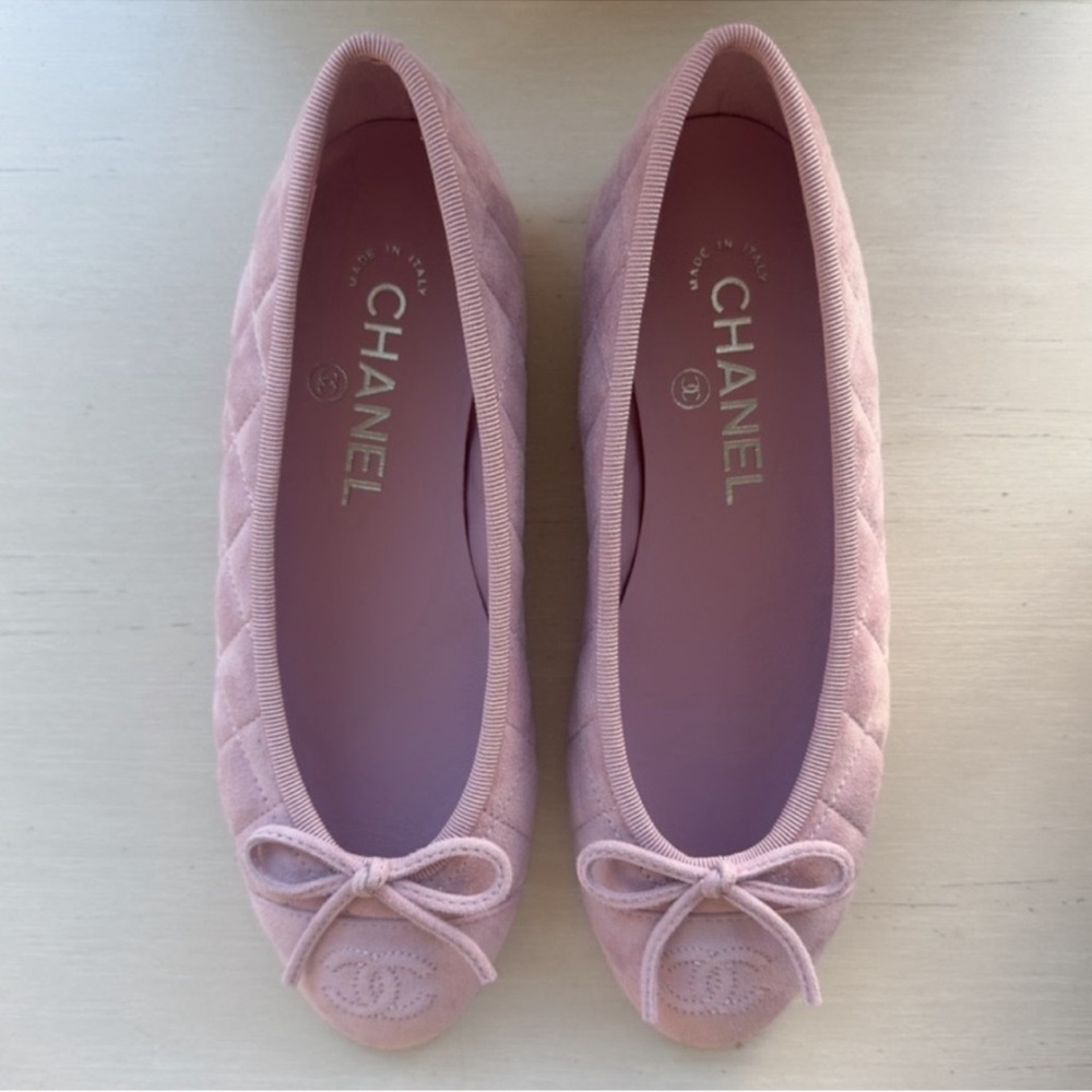 SOLD!

Chanel Pink Suede Quilted Ballerina Flats Size 6.5 Cruise 2026 Ultra Rare
